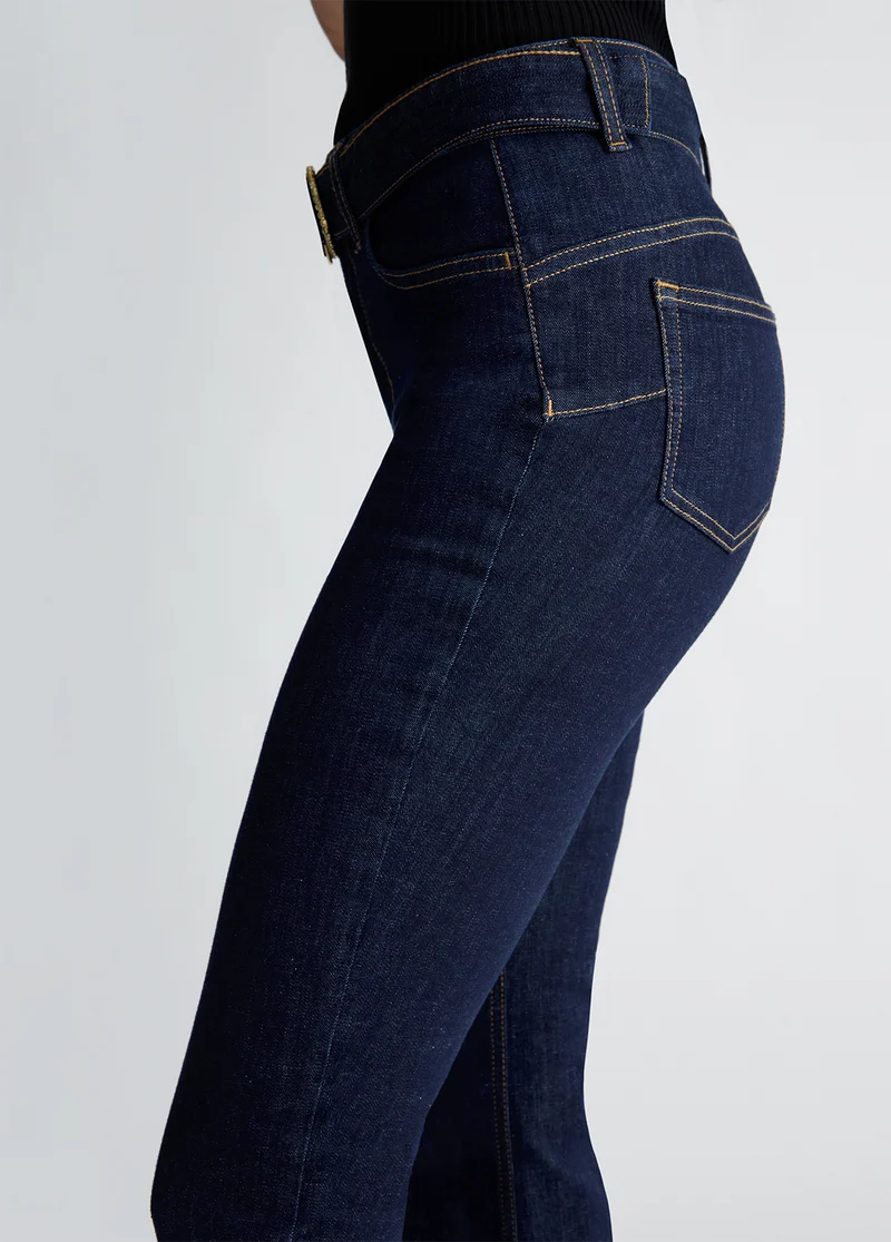 Flared jeans with belt