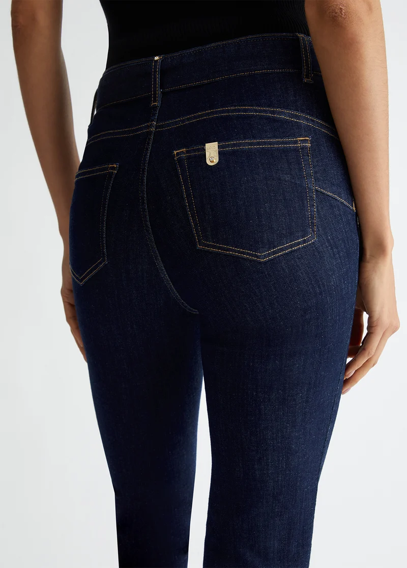 Flared jeans with belt