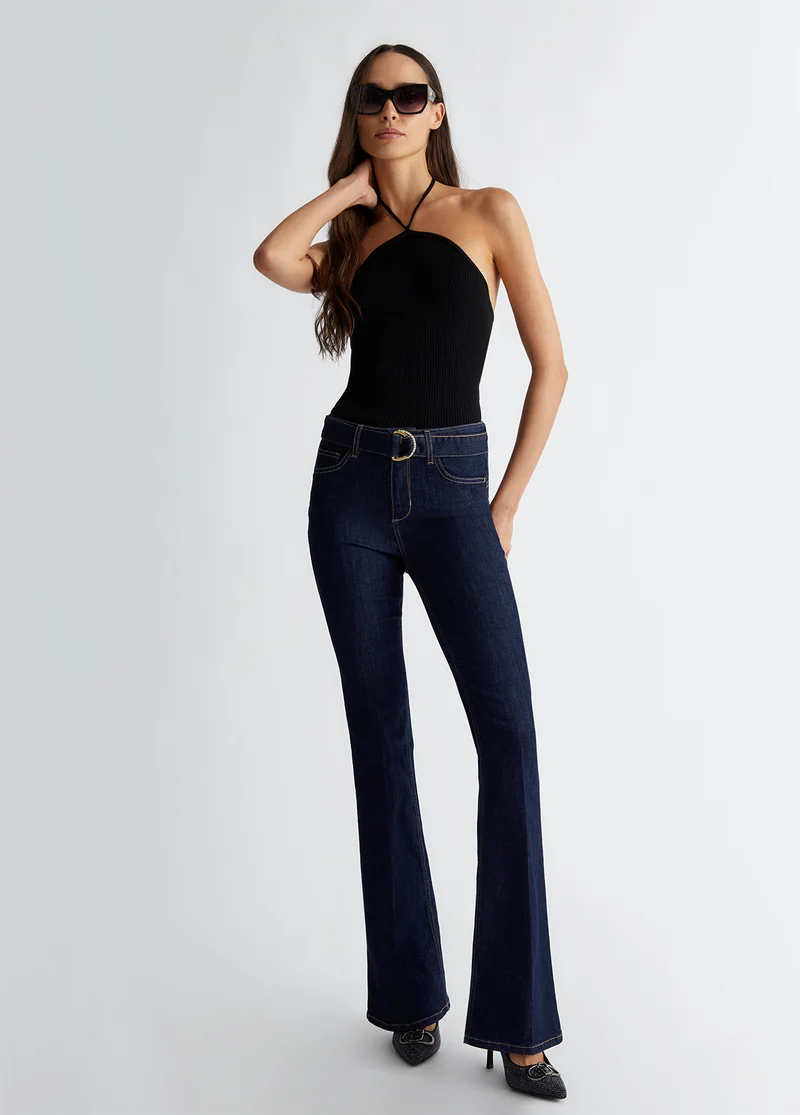 Flared jeans with belt