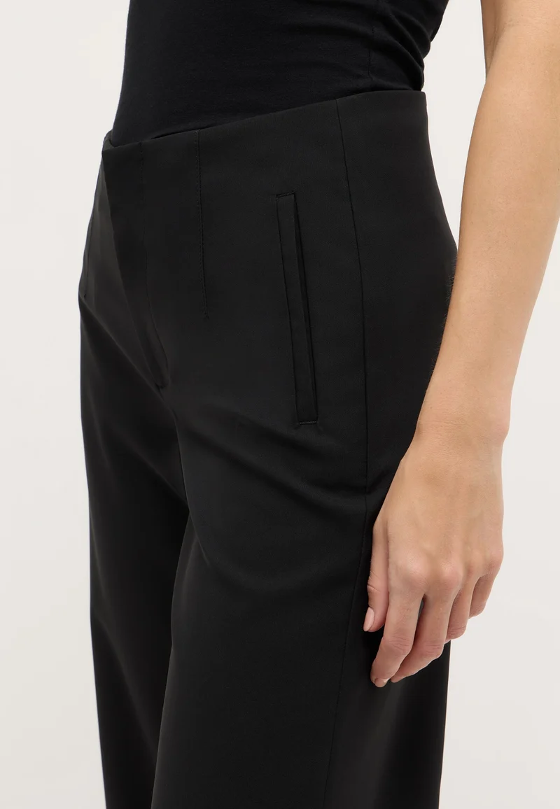 LINN CHIC, black