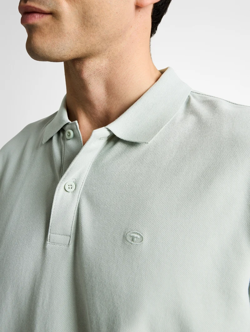 basic polo with contrast, soft greyish green