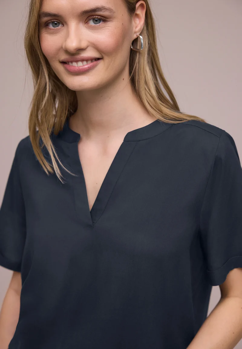 QR Splitneck blouse w turn-up, shadowed navy