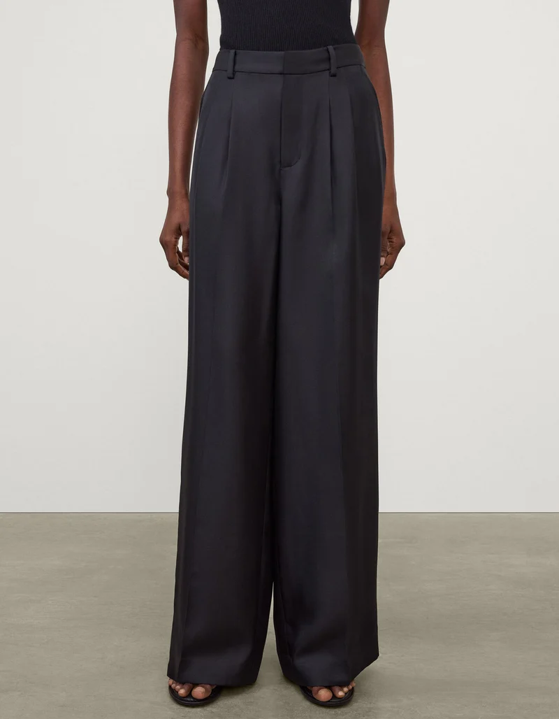 Wide-Leg Seiden-Bundfaltenhose