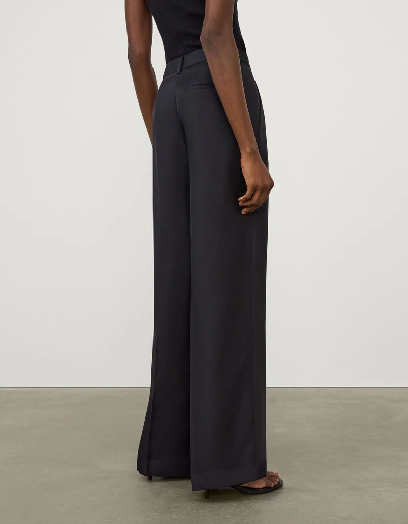 Wide-Leg Seiden-Bundfaltenhose