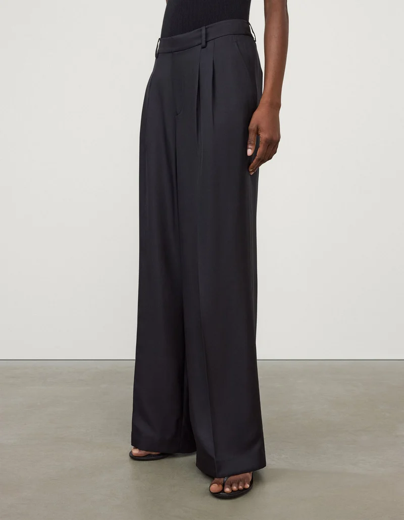 Wide-Leg Seiden-Bundfaltenhose