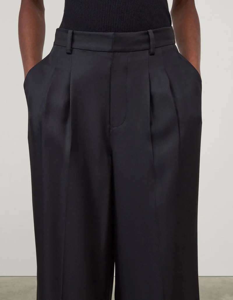 Wide-Leg Seiden-Bundfaltenhose