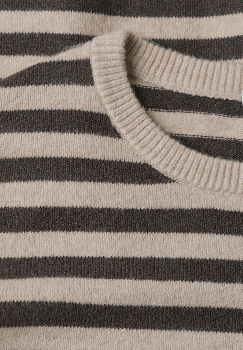 LTD QR_cosy sweater with strip, clay sand mel.