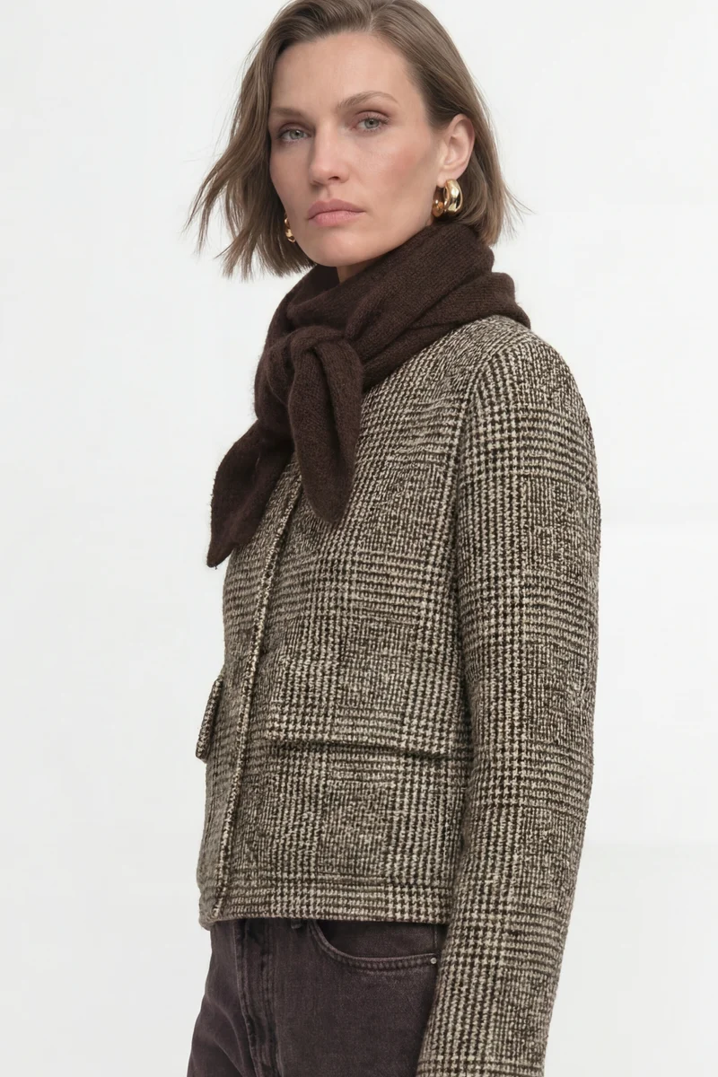 Knitted triangle scarf, chocolate torte
