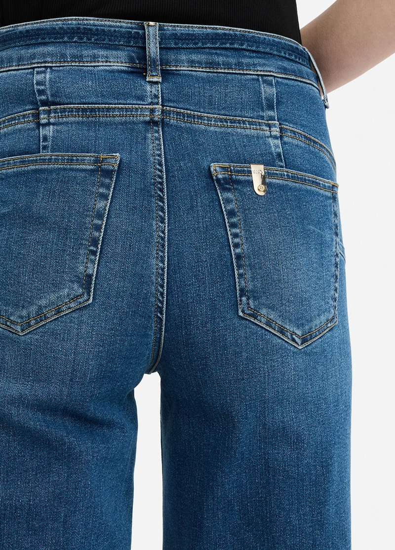 Cropped Flared Jeans with Belt