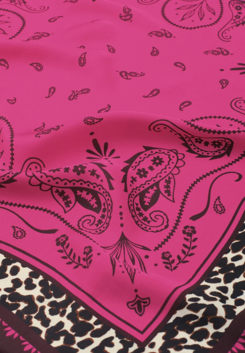 Studio_Printed Nicki Satin Squ, multicolor