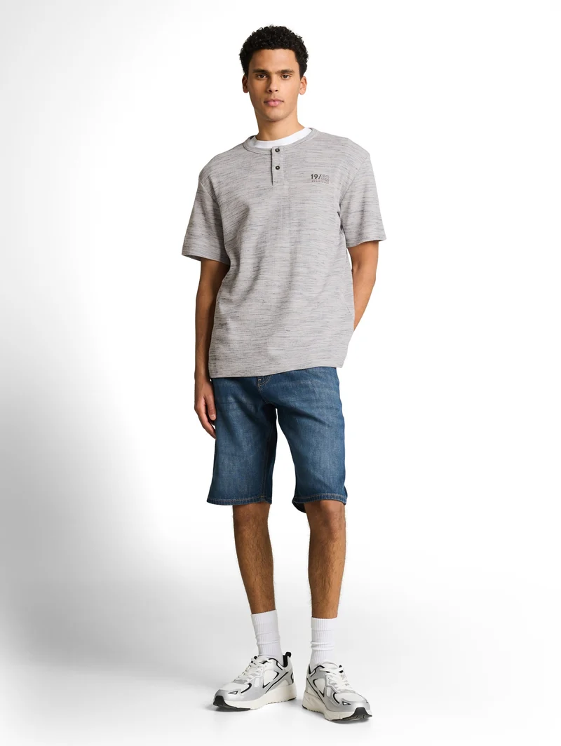 injected structured henley, white grey waffle inject