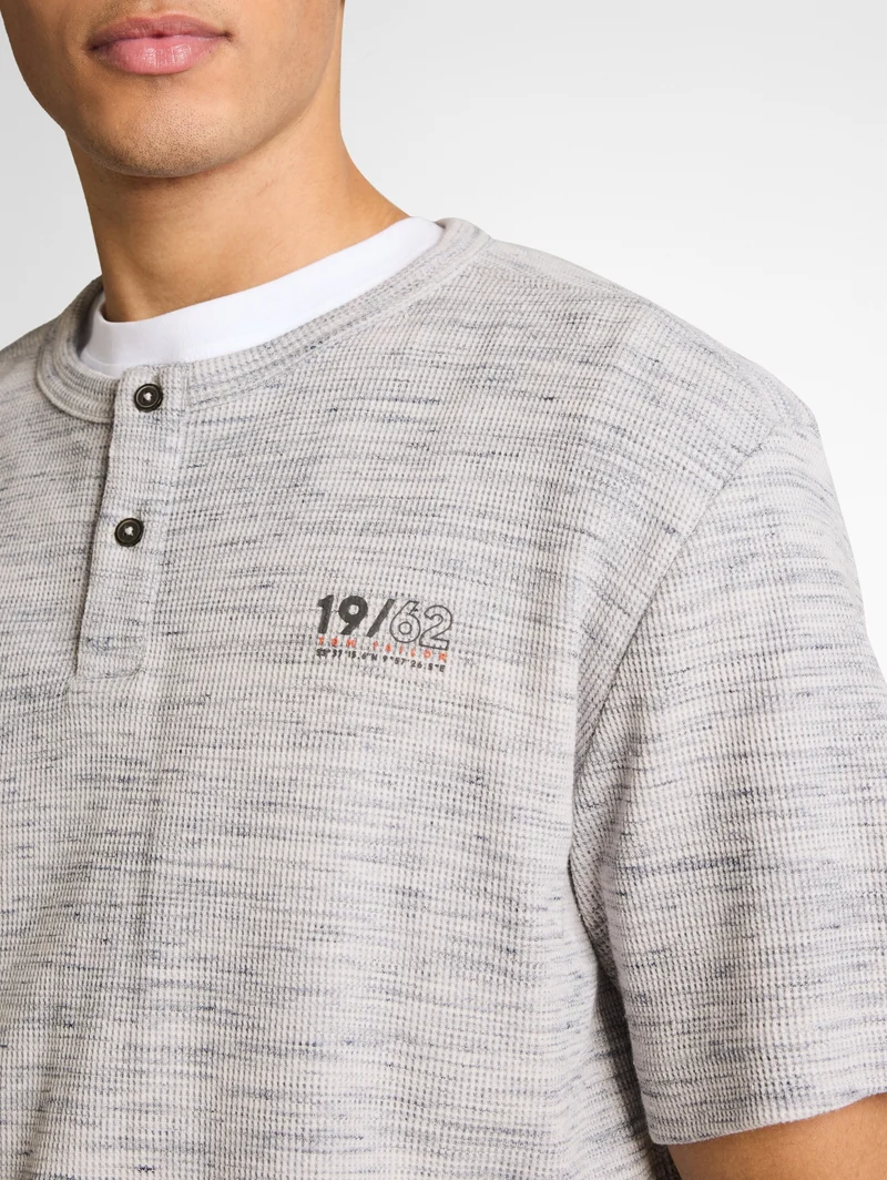 injected structured henley, white grey waffle inject