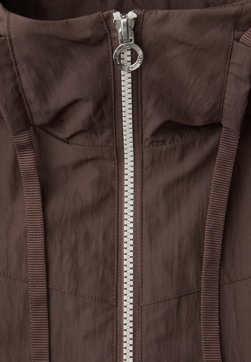 Modern Windbreaker, mahogany brown