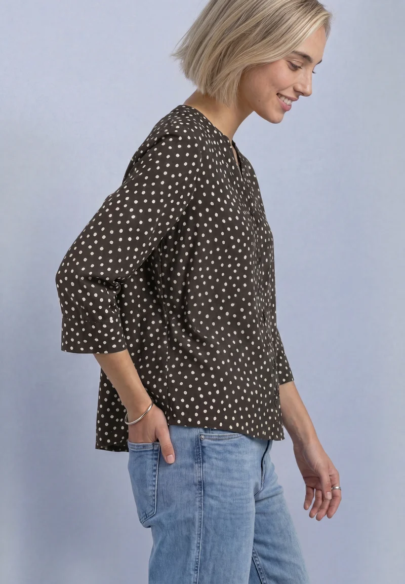 LTD QR Splitneck blouse w butt, black coffee