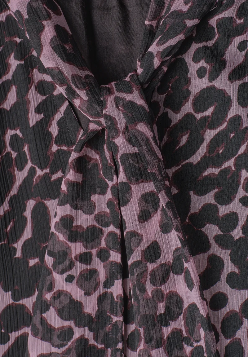 LTD QR Studio_Chiffon v-neck b, pearly rose