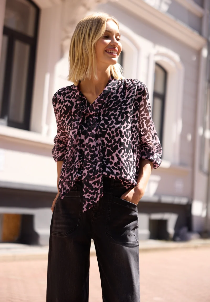 LTD QR Studio_Chiffon v-neck b, pearly rose