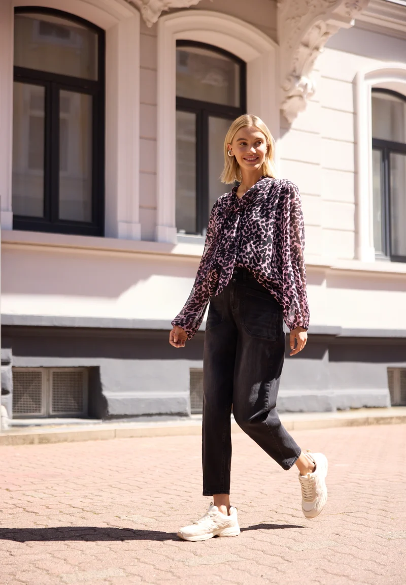 LTD QR Studio_Chiffon v-neck b, pearly rose