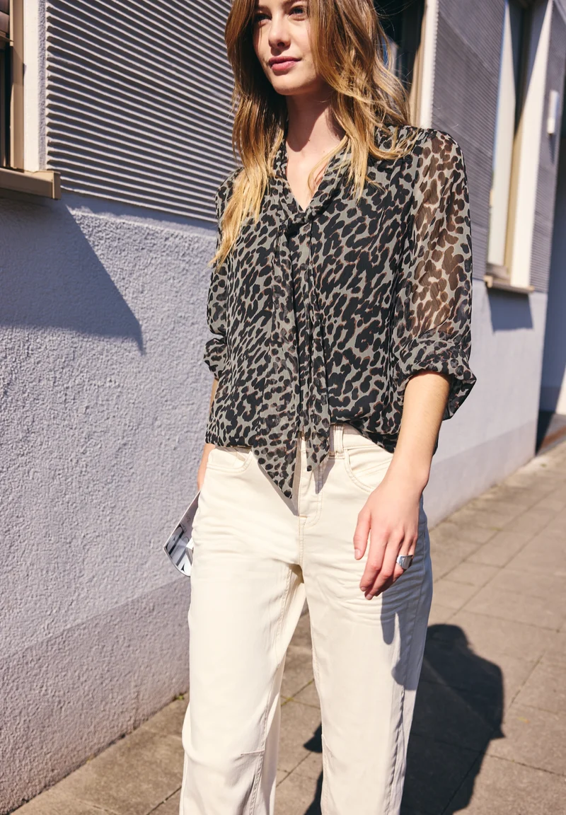 LTD QR Studio_Chiffon v-neck b, Black