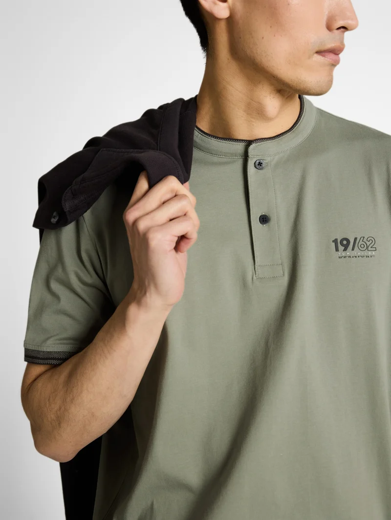 printed stand-up collar polo, Greyish Shadow Olive