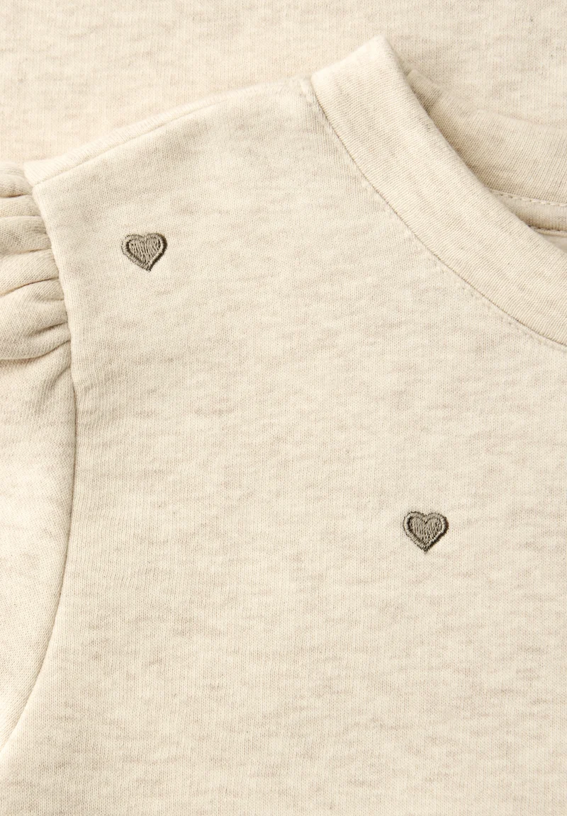 heart embroidery shirt w.gathe, stone sand mel.