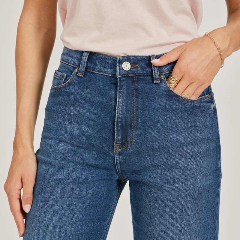 Cropped Straight Leg Gilmore Jeans