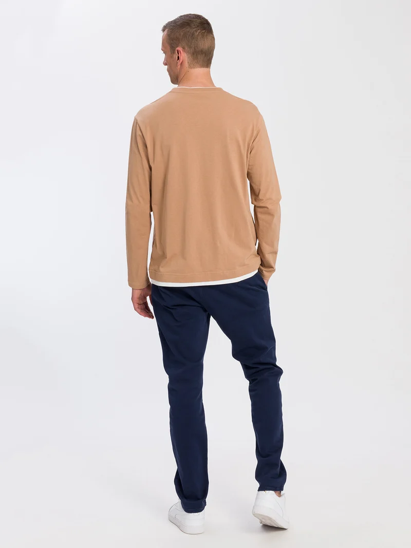 Herren Regular Langarmshirt mit Schriftzug braun
