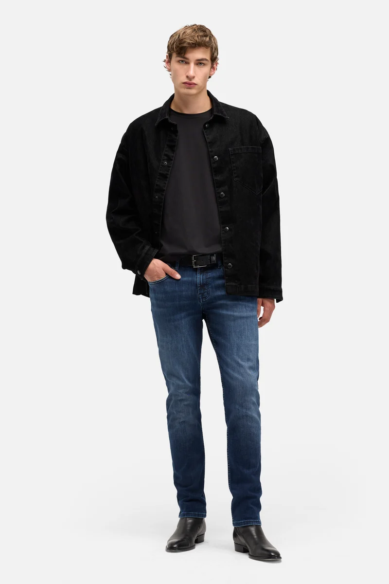 SLIMMY TAPERED in Luxe Performance Dark Blue