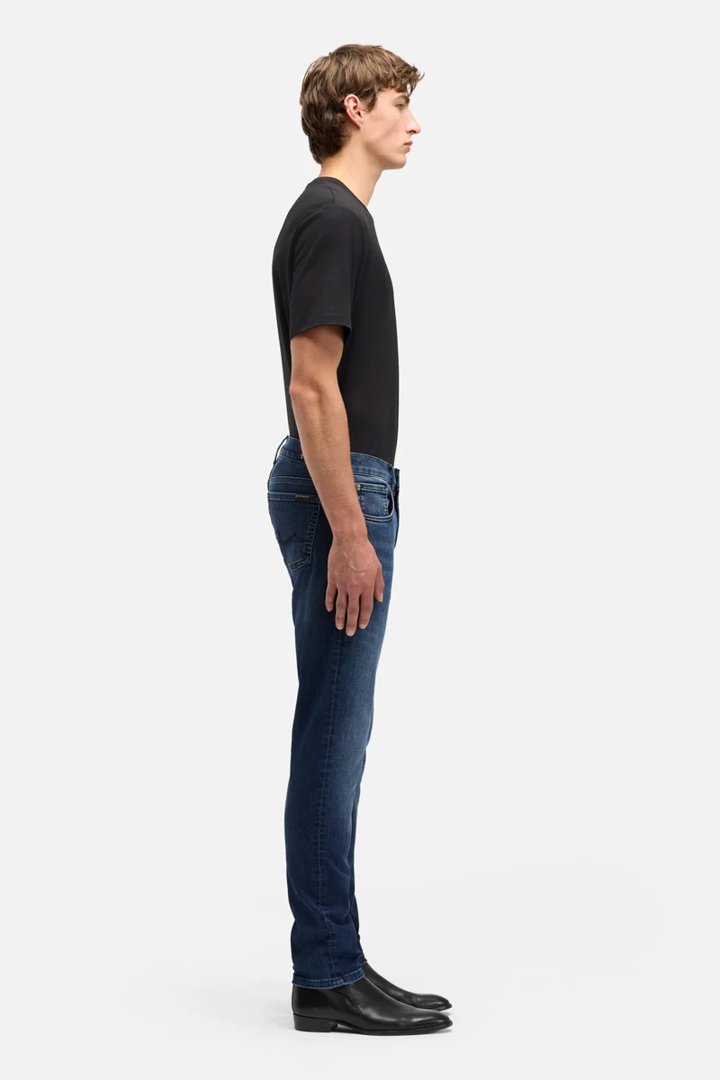 SLIMMY TAPERED in Luxe Performance Dark Blue