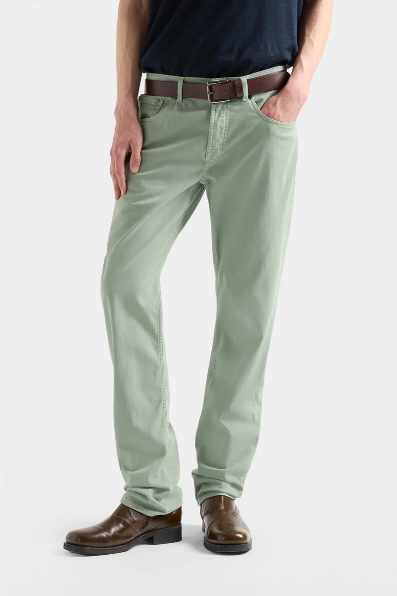 THE STRAIGHT in Luxe Performance Sateen Leaf
