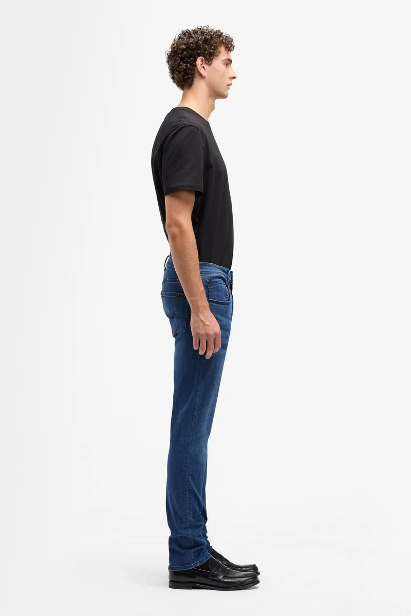 SLIMMY TAPERED in Luxe Performance Mid Blue