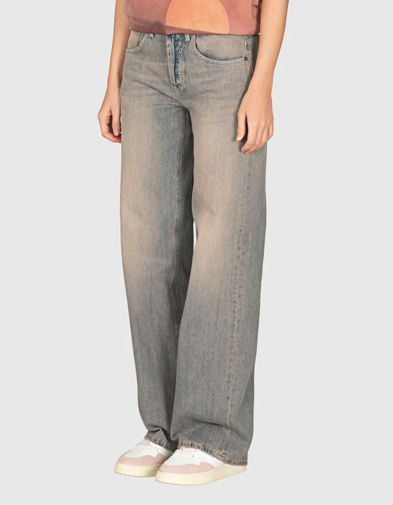 Washed-Out Jeans mit Farbverlauf