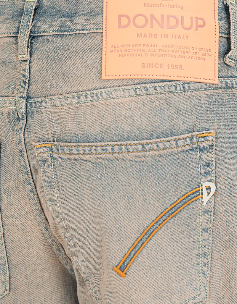 Washed-Out Jeans mit Farbverlauf