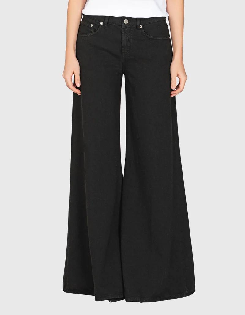Wide-Leg Jeans