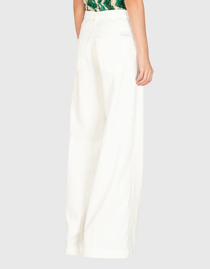 Wide-Leg Jeans