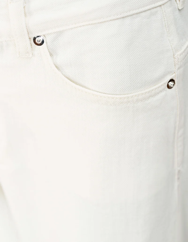 Wide-Leg Jeans