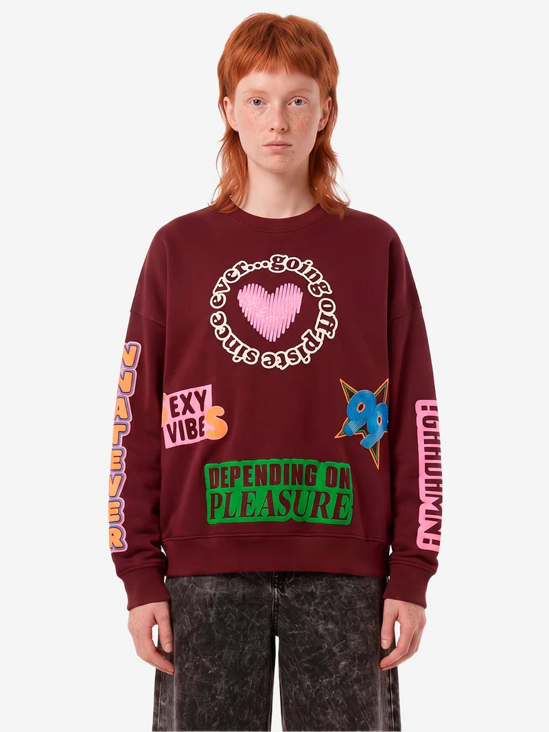 Felpa burgundy con grafiche e decorazioni