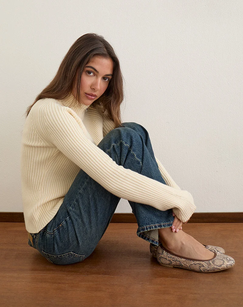 Ranala-Pullover mit hohem Kragen aus Strick in Creme