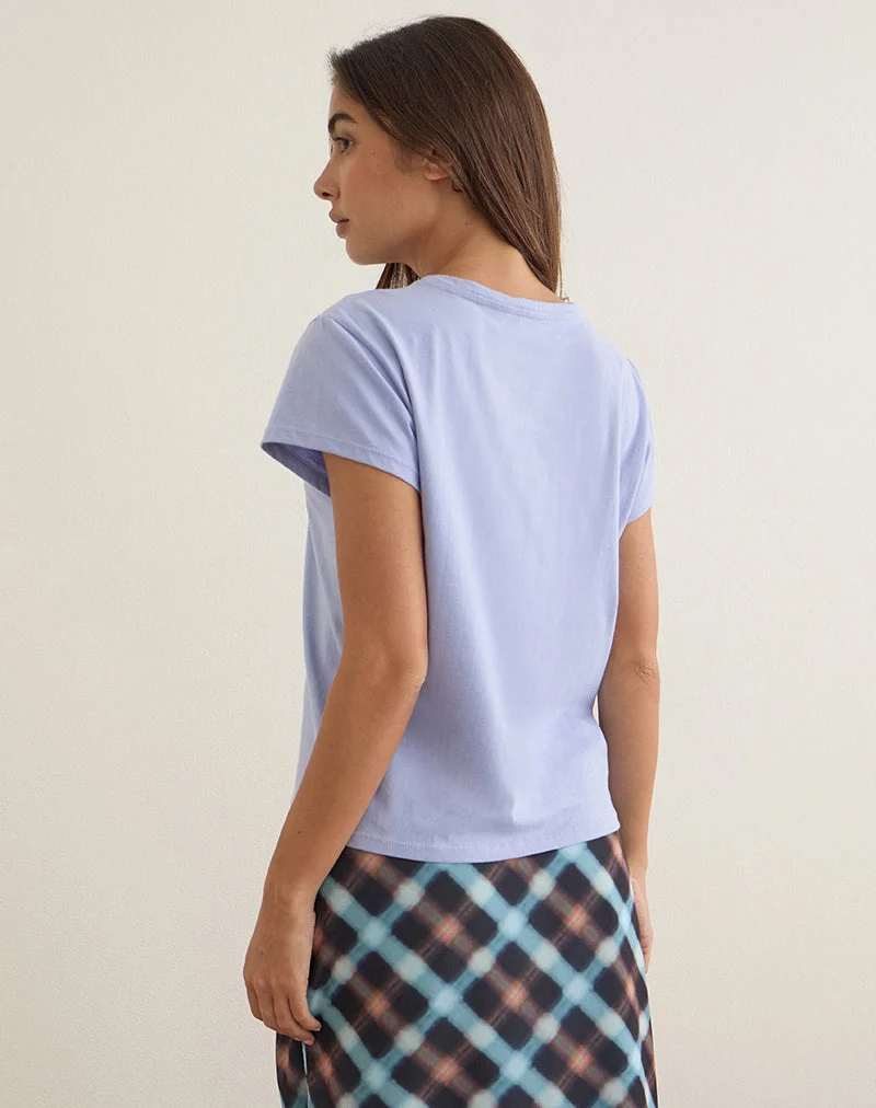 Clio Baggy-T-Shirt in Flieder mit dem Aufdruck „Booked and Busy“