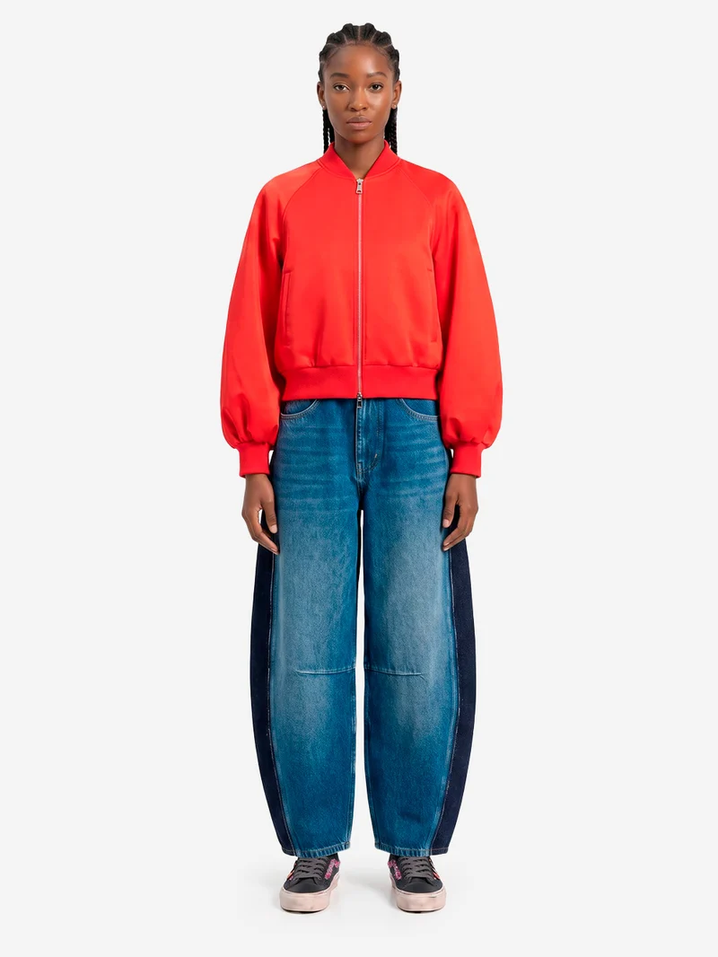 Giacca bomber rossa in satin con maniche voluminose