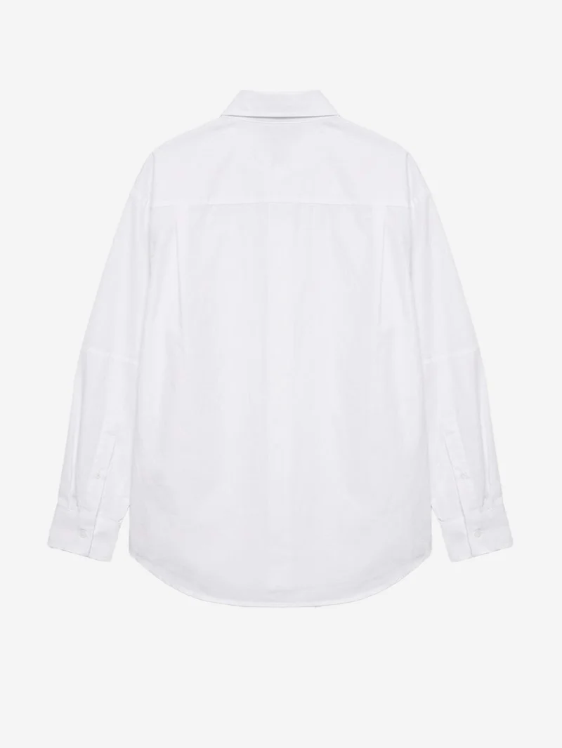 Camicia bianca oversize con spilla