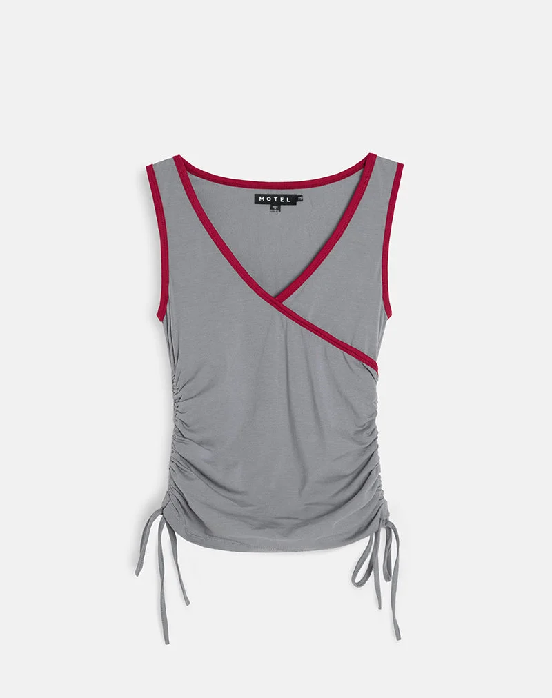 Laird Wrap Top in Grau mit roter Adrenalin-Bindung