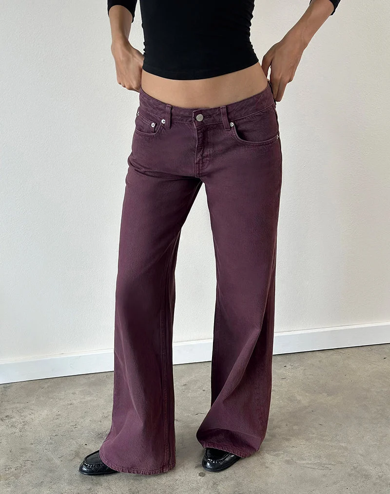 Lose sitzende Flare-Jeans mit niedriger Leibhöhe in der Farbe „Pinot Noir“