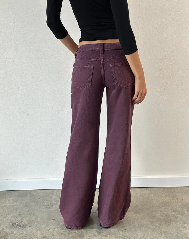 Lose sitzende Flare-Jeans mit niedriger Leibhöhe in der Farbe „Pinot Noir“