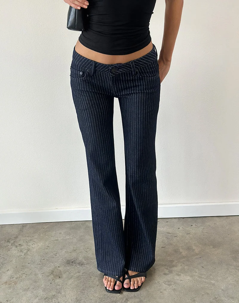 Flare-Jeans mit besonders niedriger Leibhöhe in gestreiftem Indigo