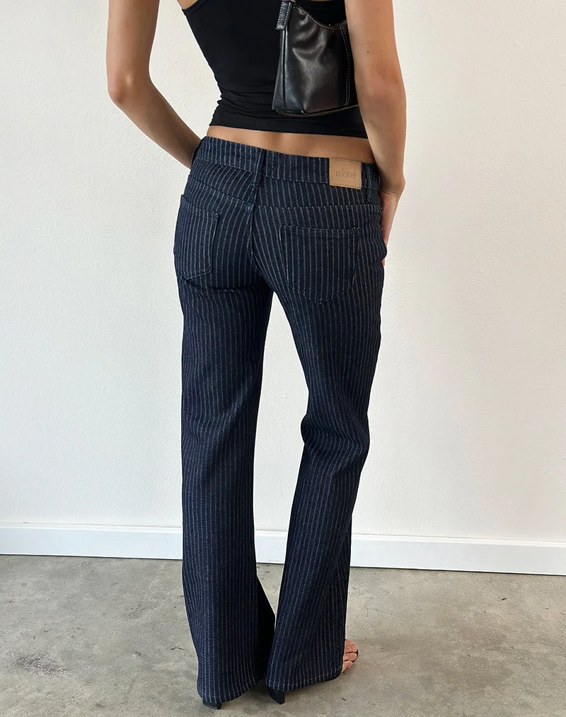 Flare-Jeans mit besonders niedriger Leibhöhe in gestreiftem Indigo