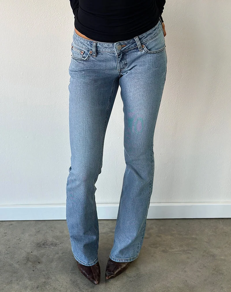 Stretch-Flare-Jeans mit extrem niedriger Leibhöhe in Mittelblau