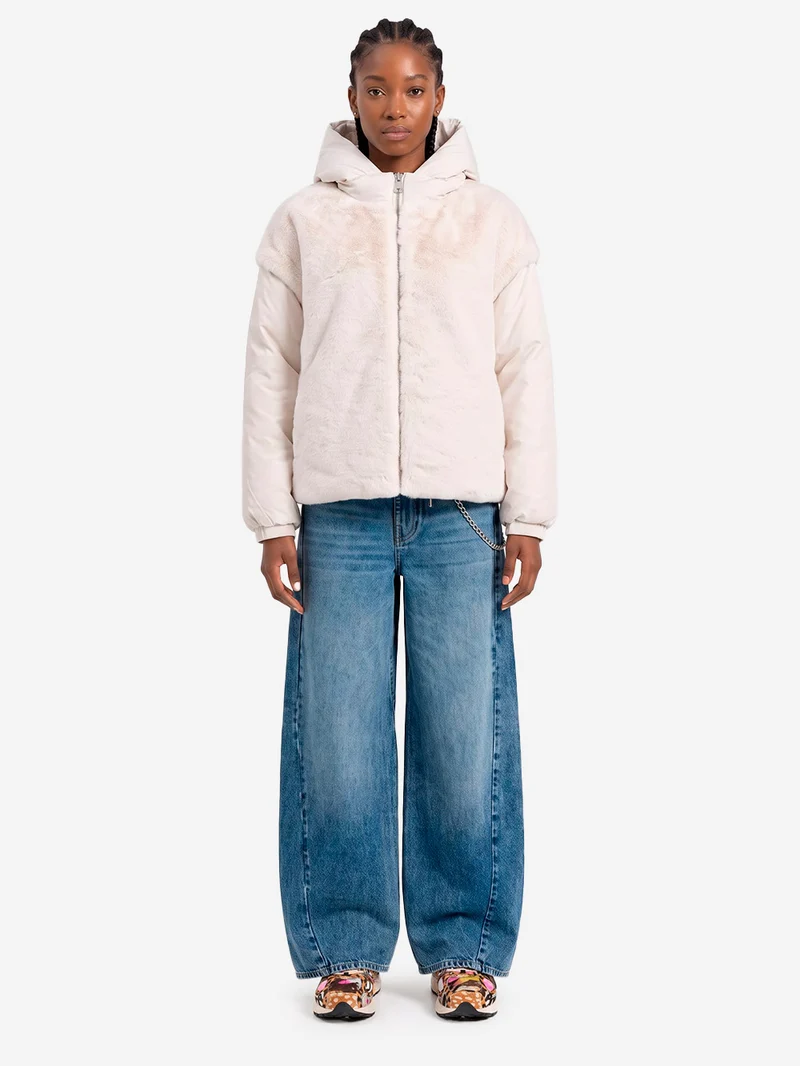Giacca imbottita oversize bianca in pelliccia sintetica con maniche staccabili