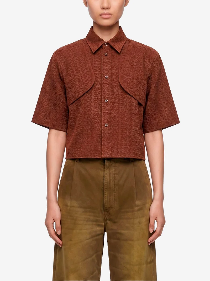 Camicia cropped marrone con logo jacquard