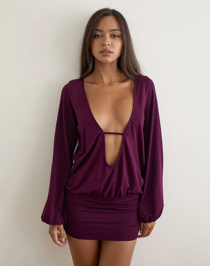 Bede Langarm-Minikleid mit tiefem Ausschnitt in der Farbe „Fig“