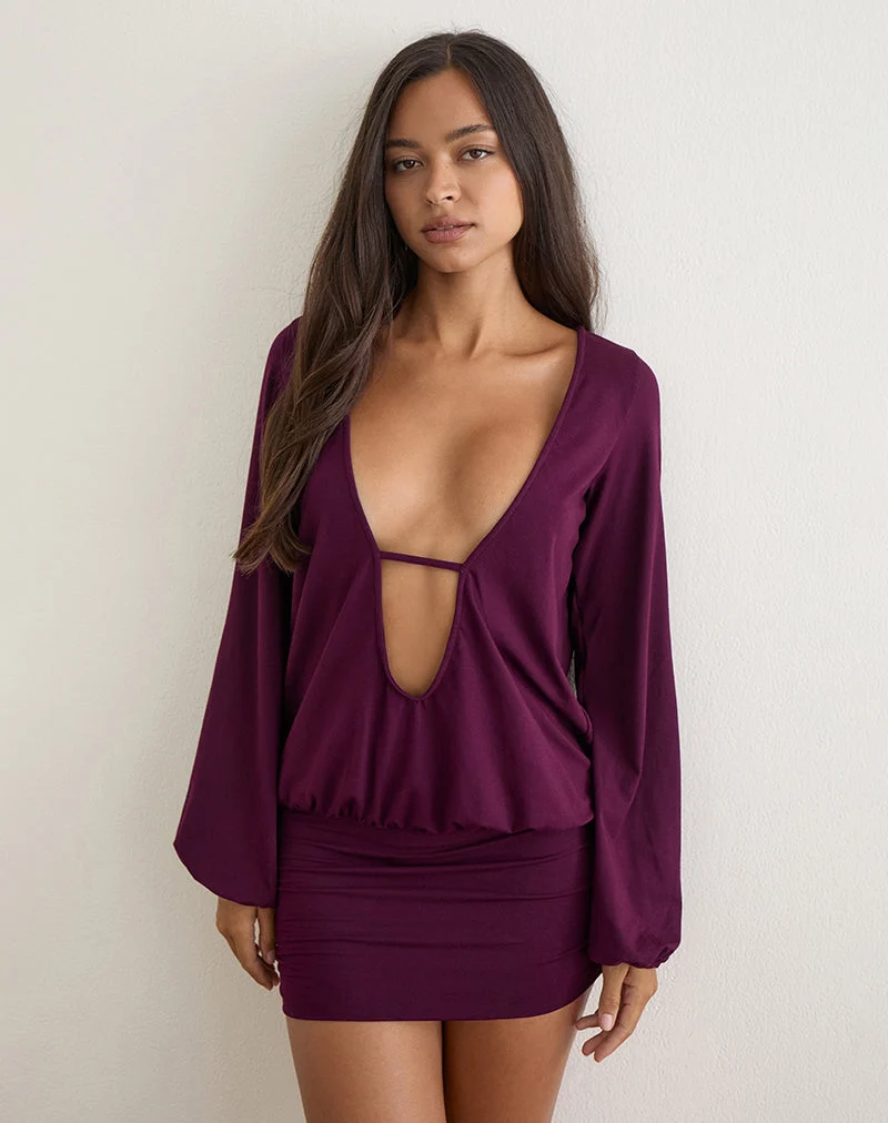 Bede Langarm-Minikleid mit tiefem Ausschnitt in der Farbe „Fig“